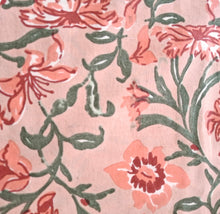 Load image into Gallery viewer, Cordelia in champagne