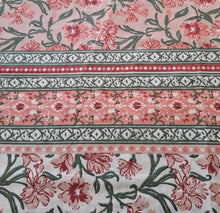 Load image into Gallery viewer, Cordelia in champagne