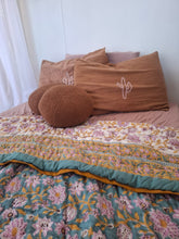 Load image into Gallery viewer, Stacey double sided quilt "super king"