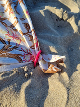 Load image into Gallery viewer, Tapestry peg set pink