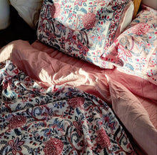 Load image into Gallery viewer, Pillow slip pair "Alice" in white