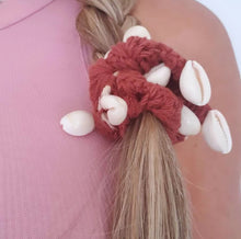 Load image into Gallery viewer, shelly &quot;crochet scrunchie&quot; rust
