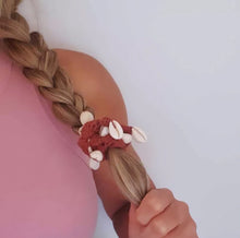 Load image into Gallery viewer, shelly &quot;crochet scrunchie&quot; rust
