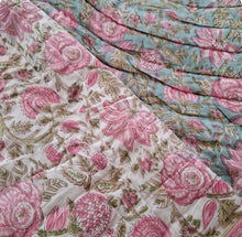 Load image into Gallery viewer, Daphne "double sided quilt"
