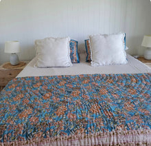 Load image into Gallery viewer, Tracy "double sided quilt"
