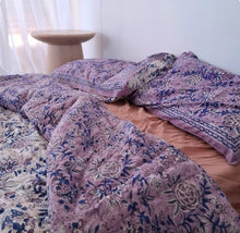 Load image into Gallery viewer, Havana &quot;purple/white&quot; double sided quilt
